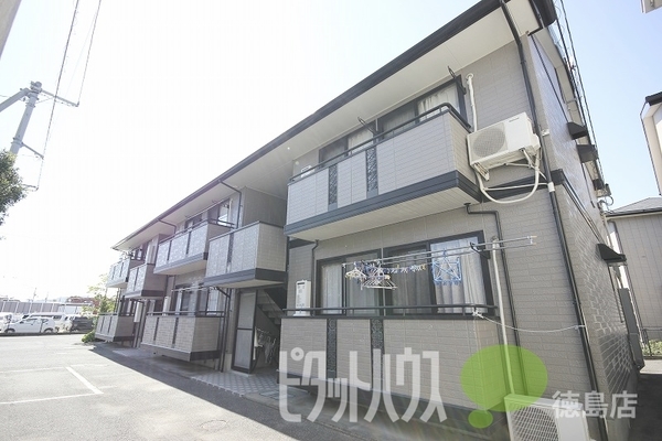 【セジュール大原IIのエントランス】