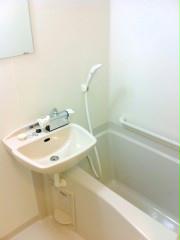 バス・シャワールーム　乾燥機付きのお風呂です