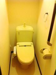 トイレ　温水洗浄付きのトイレです