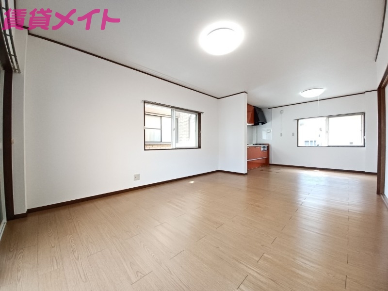 居室・リビング　同型参考写真です