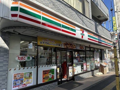 【八王子市初沢町のマンションのコンビニ】