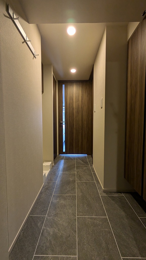 玄関　室内は現状を優先します