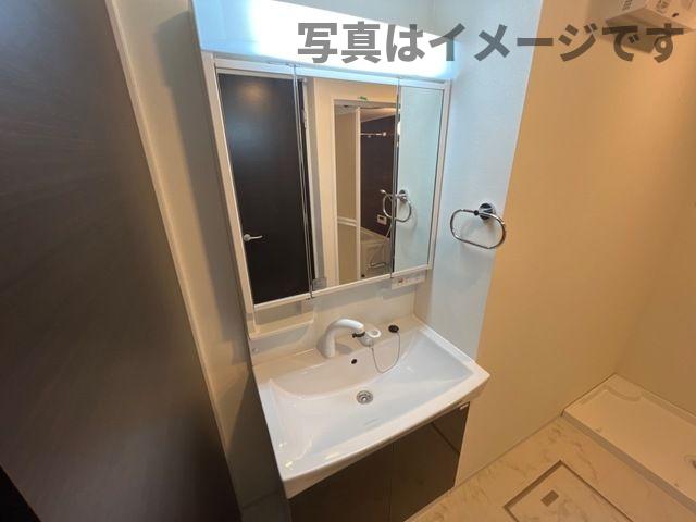 【高岡市野村のアパートの洗面設備】