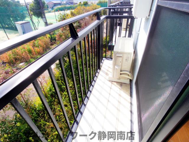 【静岡市駿河区大谷のアパートのバルコニー】