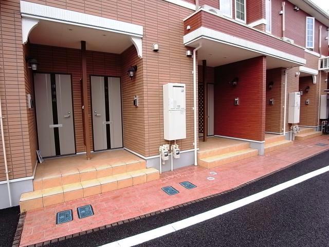 【各務原市鵜沼羽場町のアパートのエントランス】