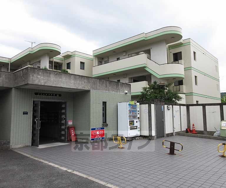 京都市山科区上花山講田町のマンションの建物外観