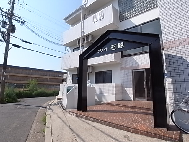 【神戸市西区伊川谷町有瀬のマンションのエントランス】