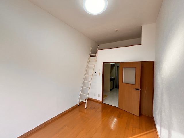 居室・リビング　ロフト付き洋室