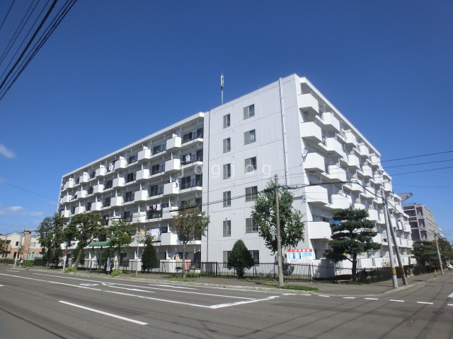 札幌市西区西野二条のマンションの建物外観