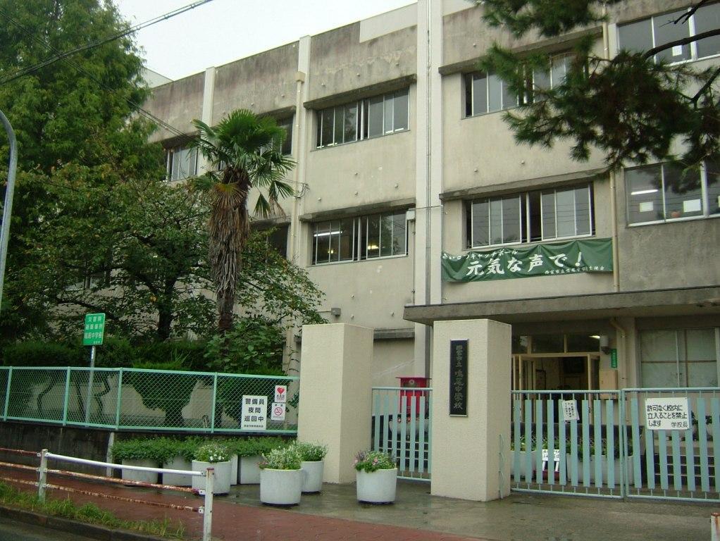 【白鳳甲子園マンションA棟の中学校】