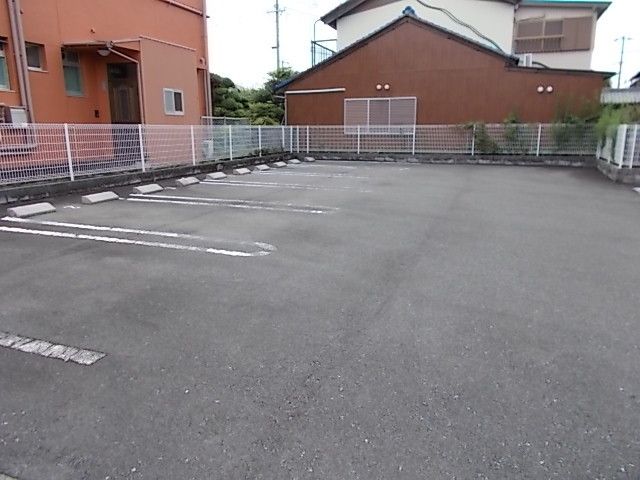 【プルミエ・アンジュの駐車場】