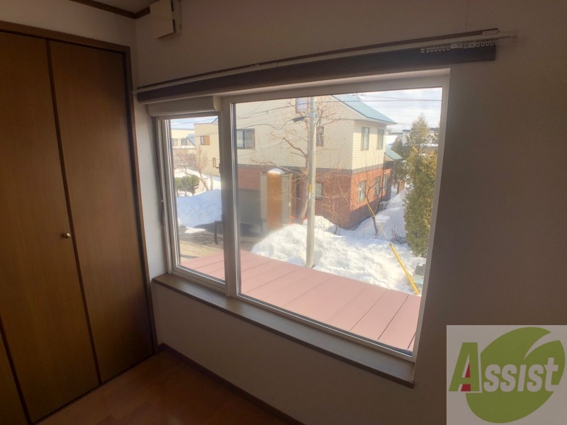 バルコニー　窓が大きいので風の通りが良さそうですね！！