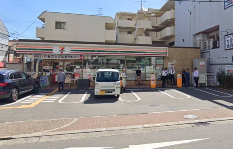 コンビニ　セブンイレブン（コンビニ）まで542m