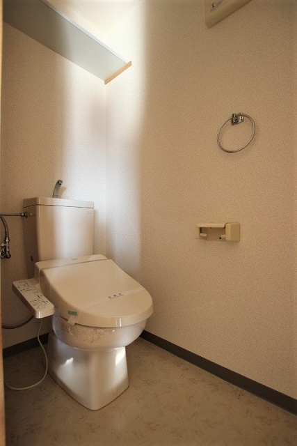 トイレ　写真は別号室のものです。