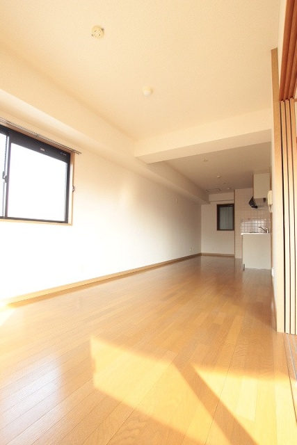 居室・リビング　写真は別号室のものです。