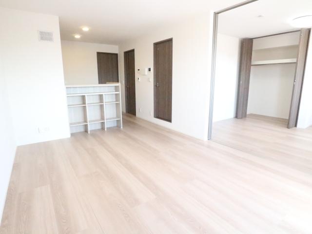 居室・リビング　こちらのリビングで趣味の時間をお楽しみください