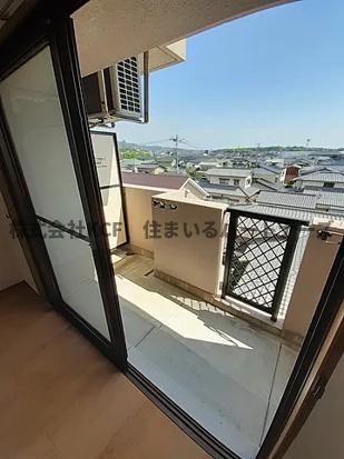 バルコニー　陽当たり良好なバルコニーです