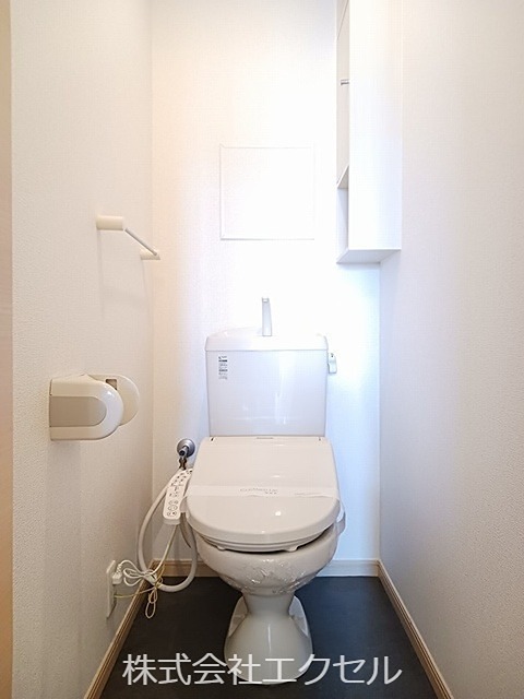 トイレ　温水洗浄便座です。
