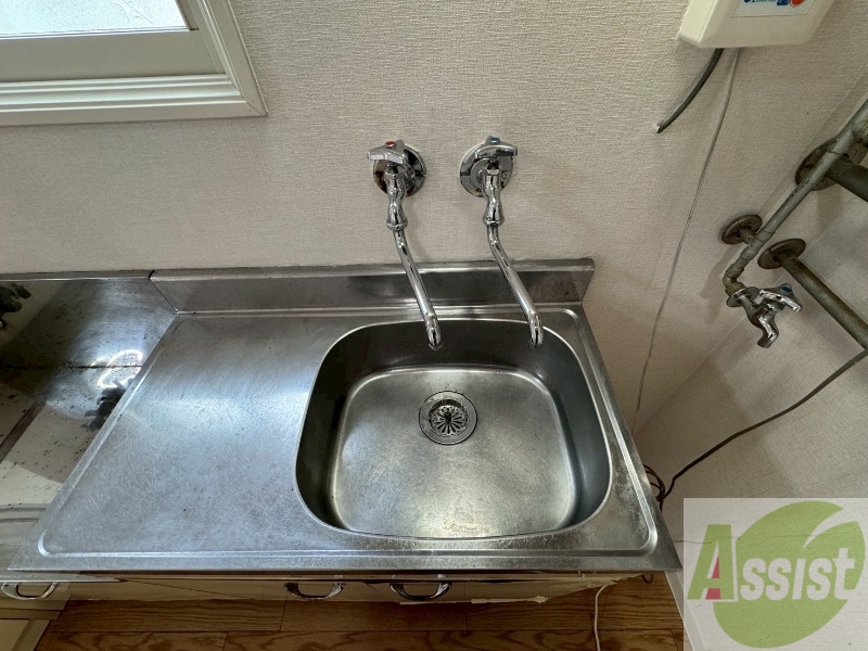 洗面設備　洗面台はありませんがこちらで洗顔などができます。