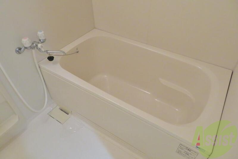 バス・シャワールーム　広いバスタブ。一日の疲れも一気にとれそうです。