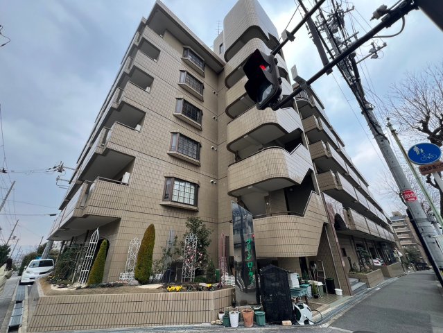グリーンロータスIの外観