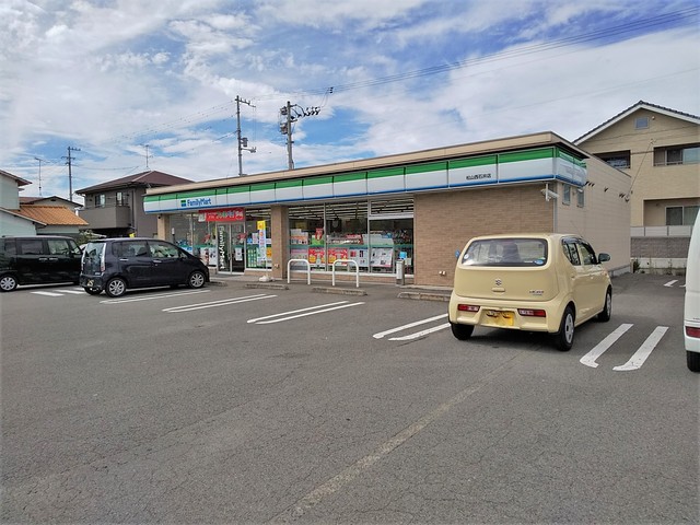 コンビニ　ファミリーマート　松山西石井店（コンビニ）まで249m