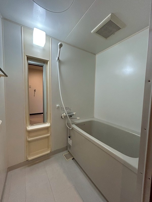 バス・シャワールーム　☆追い炊き付きの浴室です☆