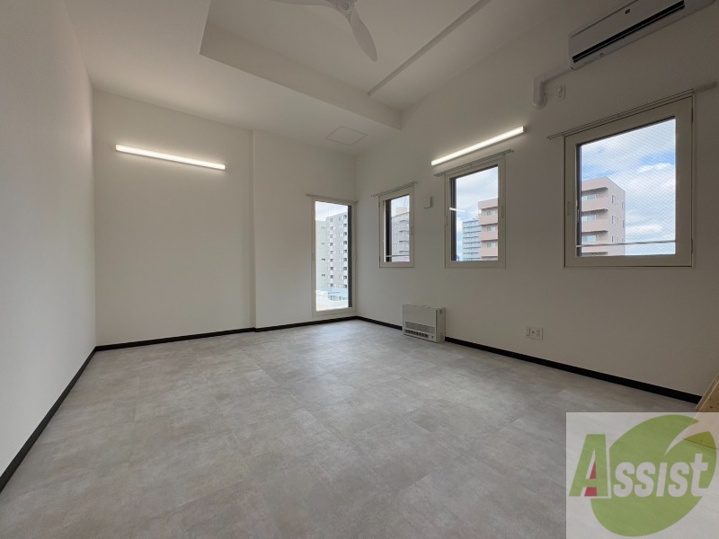 居室・リビング　広くてキレイなお部屋が広がっていて、充実した生活が送れそう。