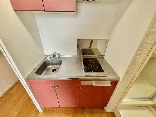 キッチン　設備・仕様は号室により異なる為、現況を優先いたします。