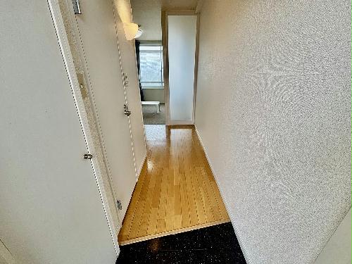 玄関　設備・仕様は号室により異なる為、現況を優先いたします。