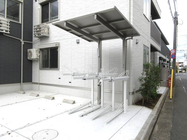 その他　自転車置き場（道路側）