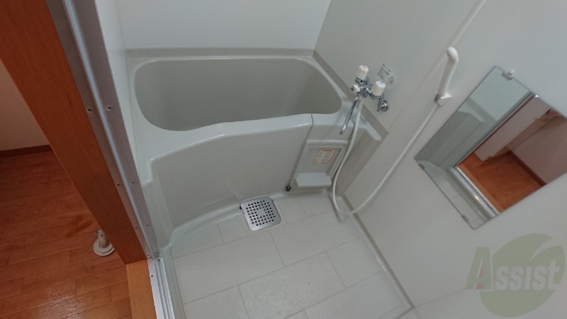 バス・シャワールーム　お風呂です。ゆっくりお風呂につかるのも体に良いですね～