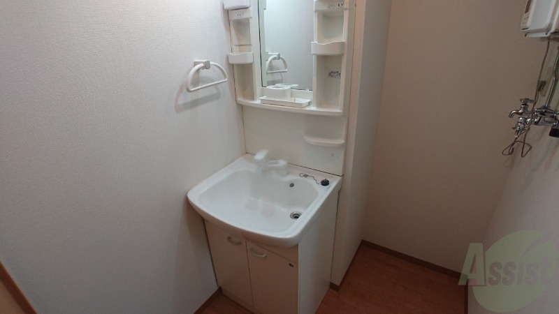 洗面設備　シャンプードレッサー。身支度はここでばっちりですね。