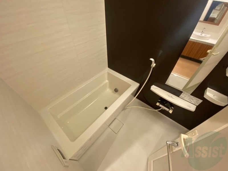 バス・シャワールーム　お風呂になります。一日の疲れを癒してくださいね。