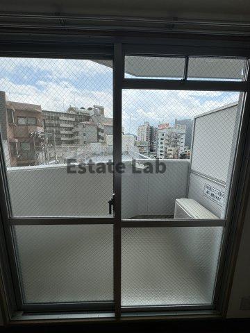 バルコニー　外からの目が気にならないバルコニーで洗濯物が干せます