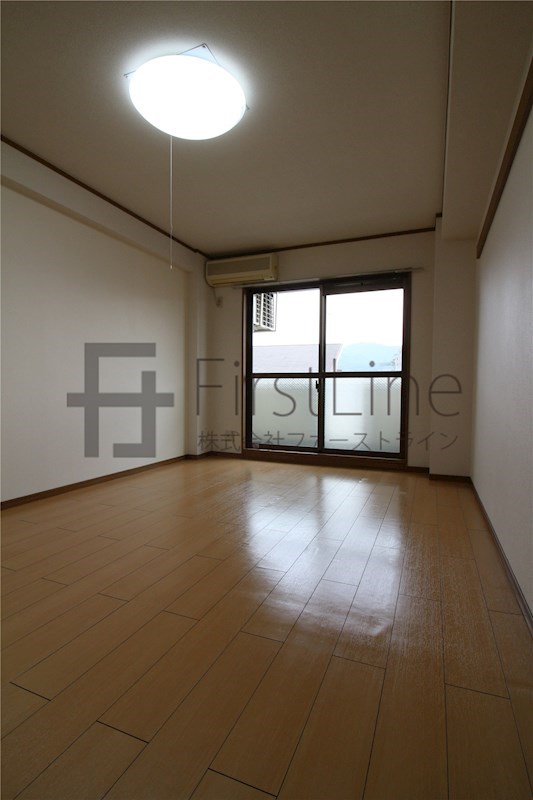 居室・リビング　別号室の写真です