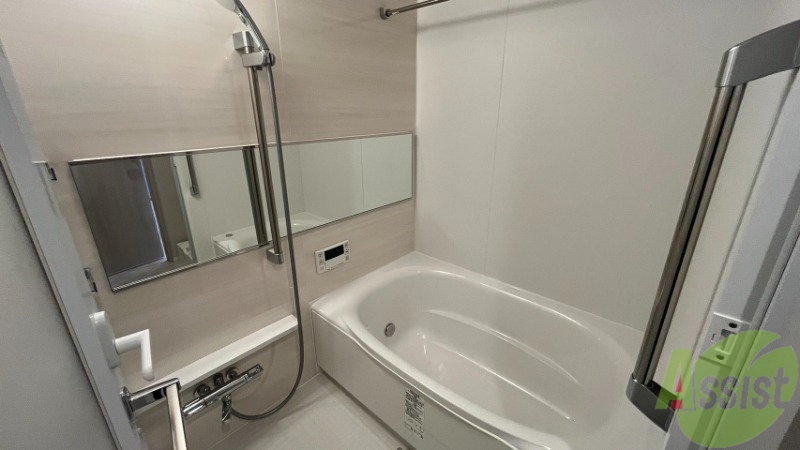 バス・シャワールーム　お風呂です。浴室乾燥機能も付いています。