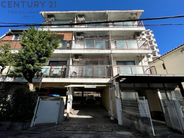 建物外観　敷地内に駐車場あります！