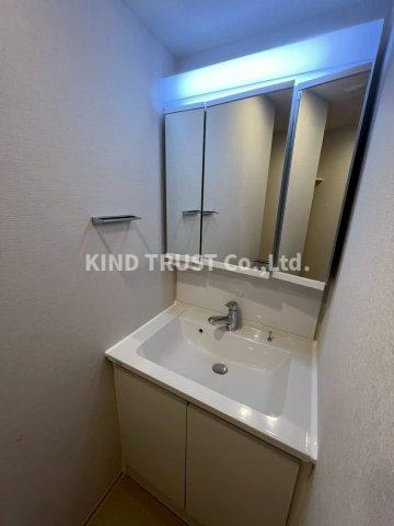 洗面設備　脱衣スペースもあります