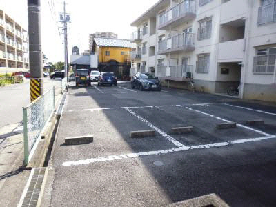 駐車場　駐車場