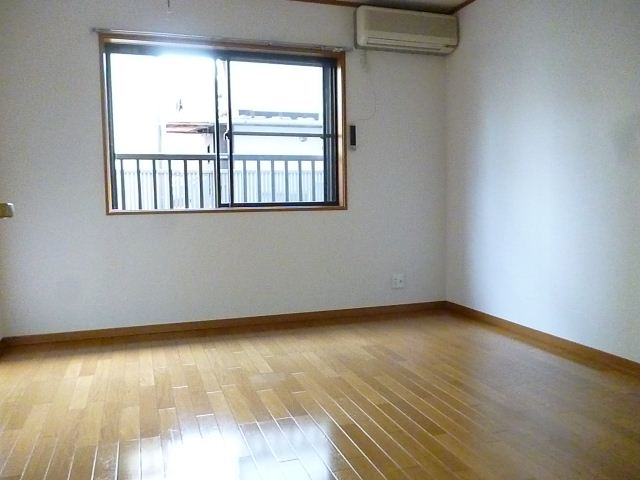 居室・リビング　８帖の洋室、フローリングのお部屋です。