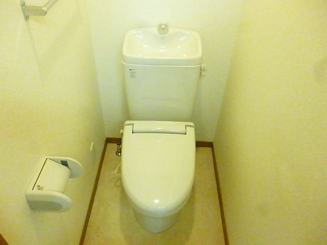 トイレ　お風呂とトイレは別々です。