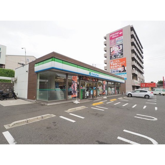 コンビニ　ファミリーマート下関卸本町店（コンビニ）まで725m
