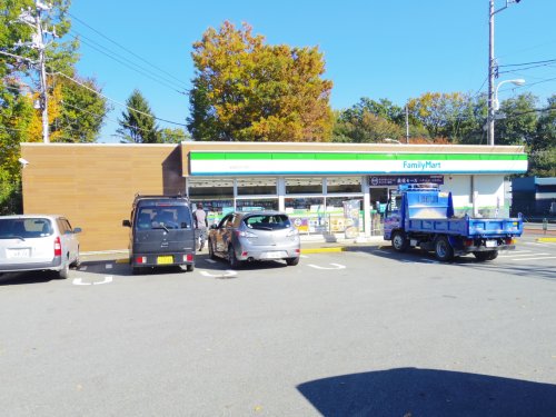 コンビニ　ファミリーマート（コンビニ）まで514m