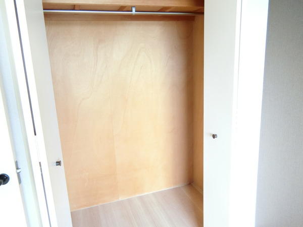 収納　パイプバー付き！