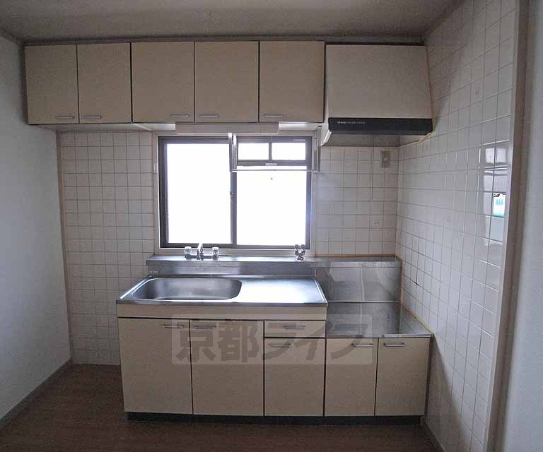 キッチン　調理スペースもしっかり確保されています。