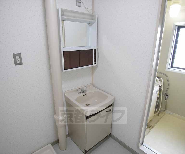 洗面設備　独立洗面台もあります。