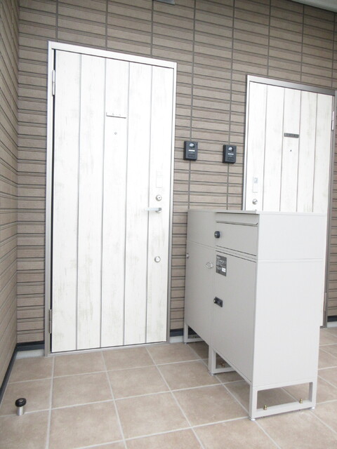 玄関　宅配ボックス付き