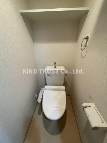トイレ　落ち着いた色調のトイレです