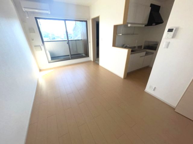 居室・リビング　こちらのリビングで趣味の時間をお楽しみください